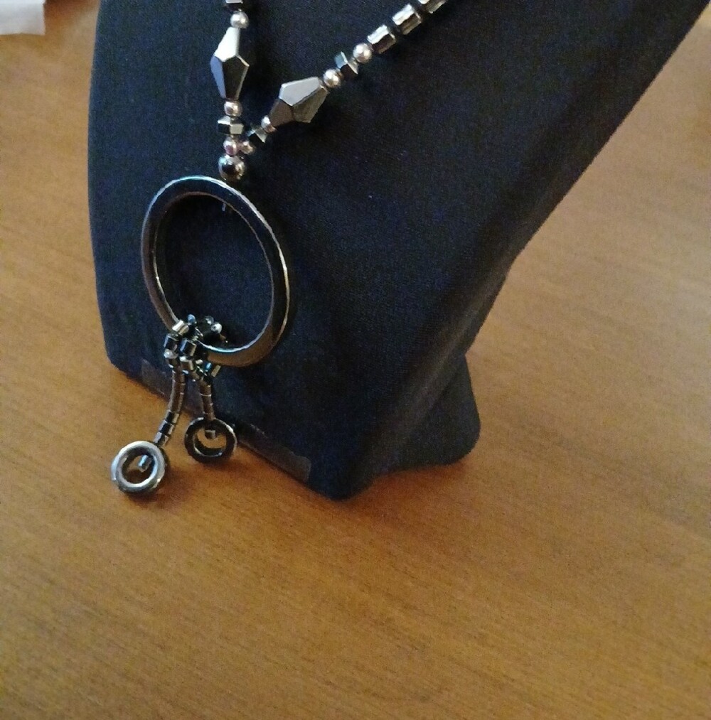 Hematite Beaded Circle Ring Pendant Necklace -16" Chain - Picture 6 of 7